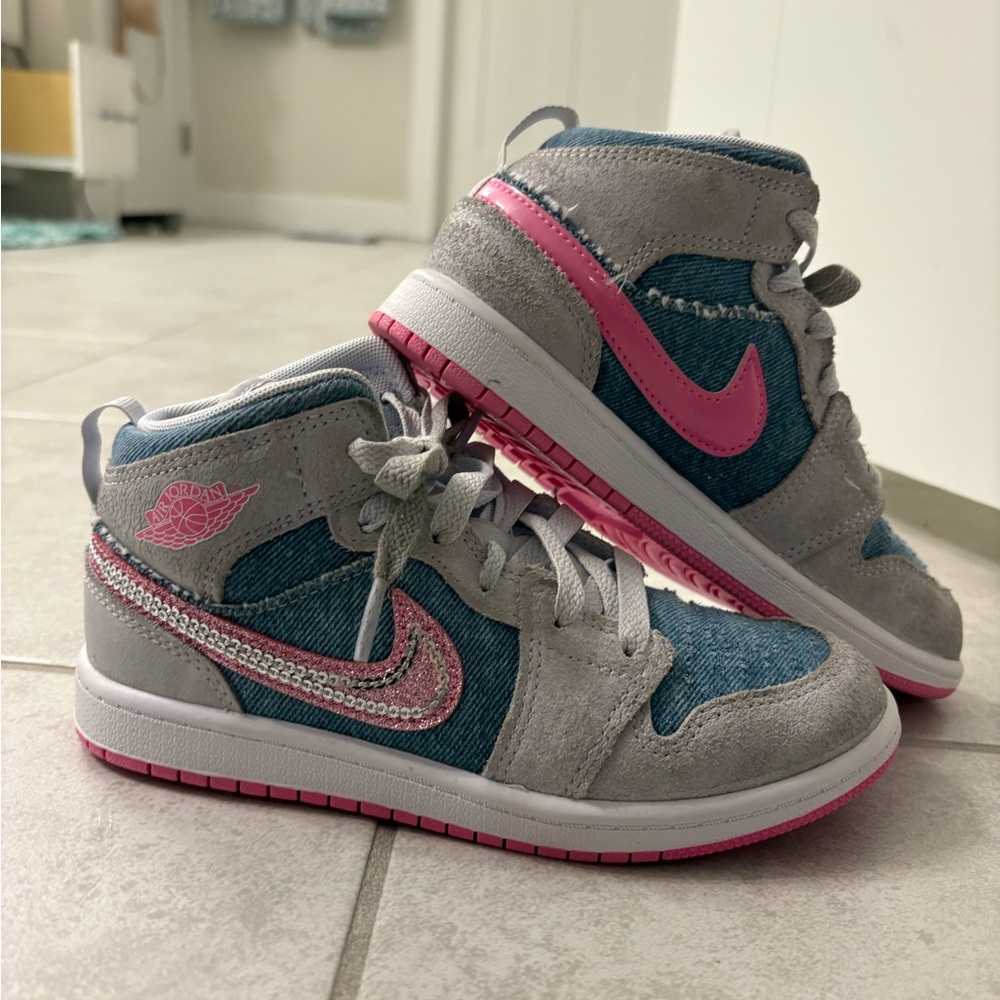 Kids' Air Jordan 1 Mid Shoes